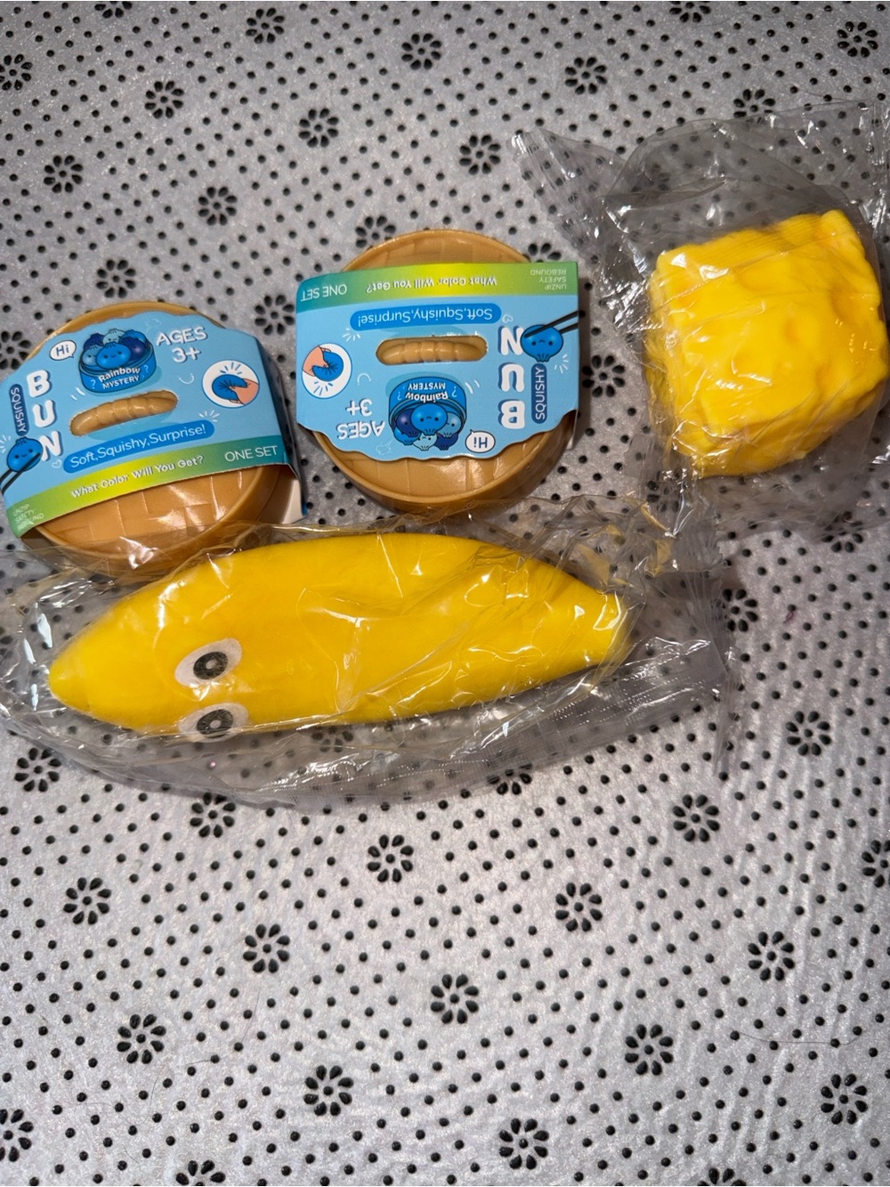🛍Squishy Fidget Toy -BUNDLE OF 4 ( 2 MINI BUNS ,a BANANA AND A CHEESE 🛍